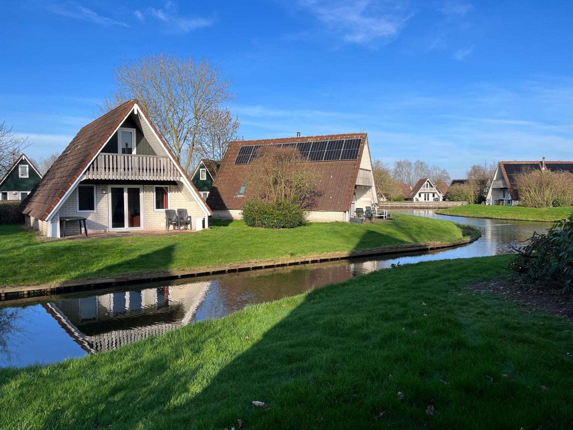 Vakantiepunt 142 - Moderne Vakantiewoning Aan Het Water! Gramsbergen Exterior foto
